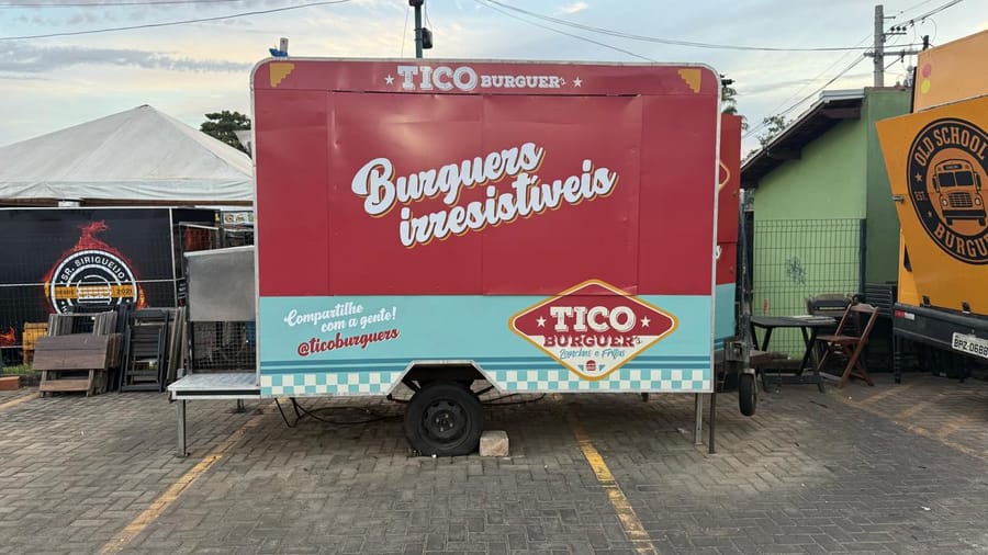 Food truck Tico Burguer envelopado (frente)