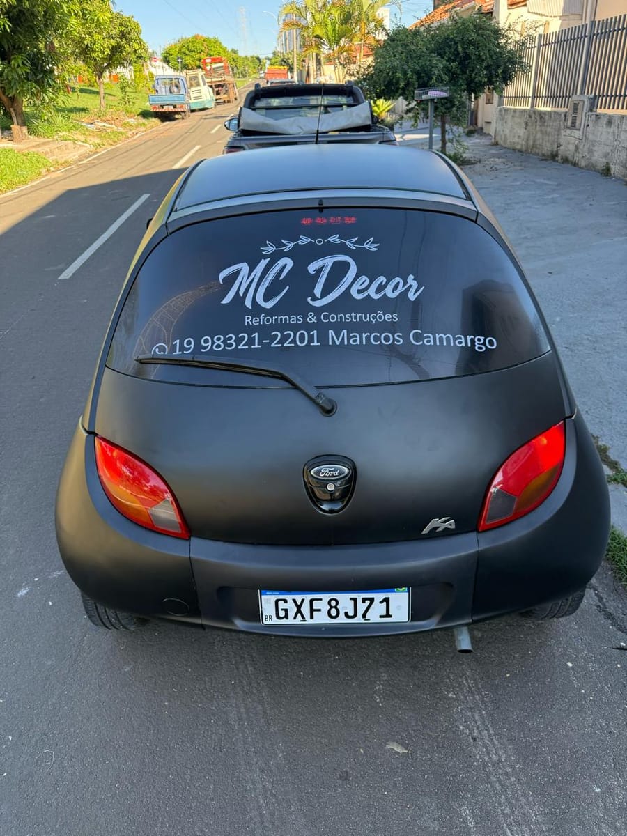 Carro MC Decor adesivado (traseira)
