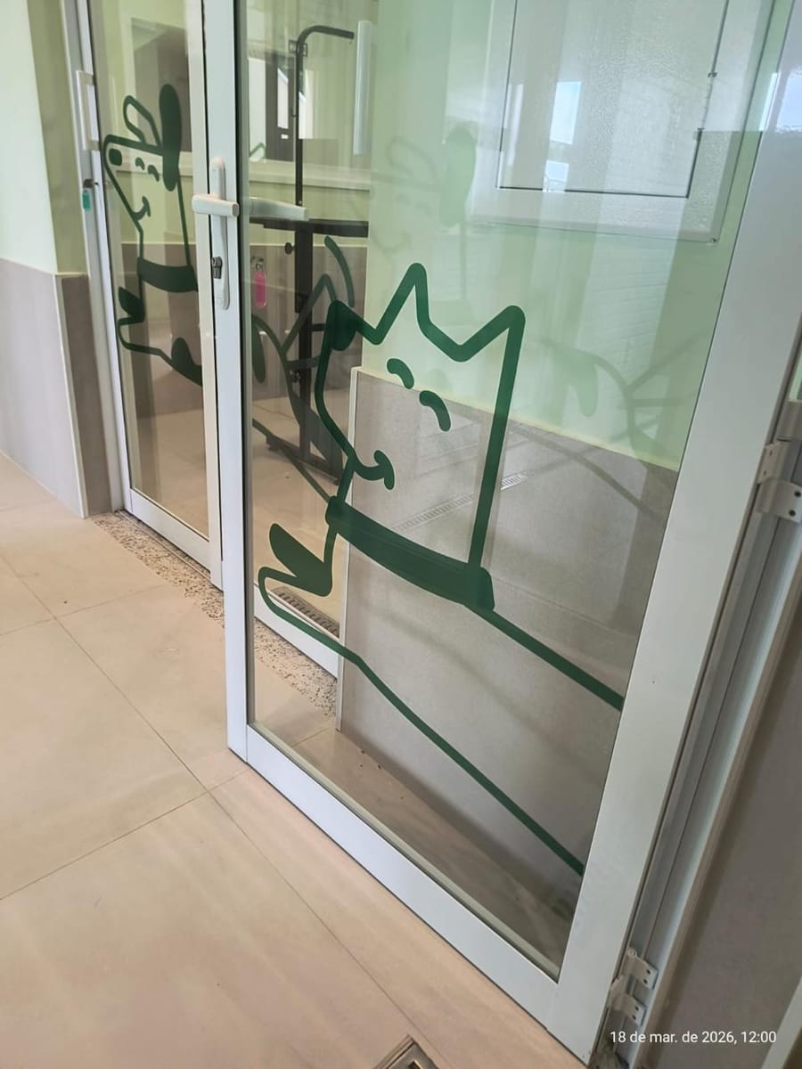 Adesivo decorativo em vidro