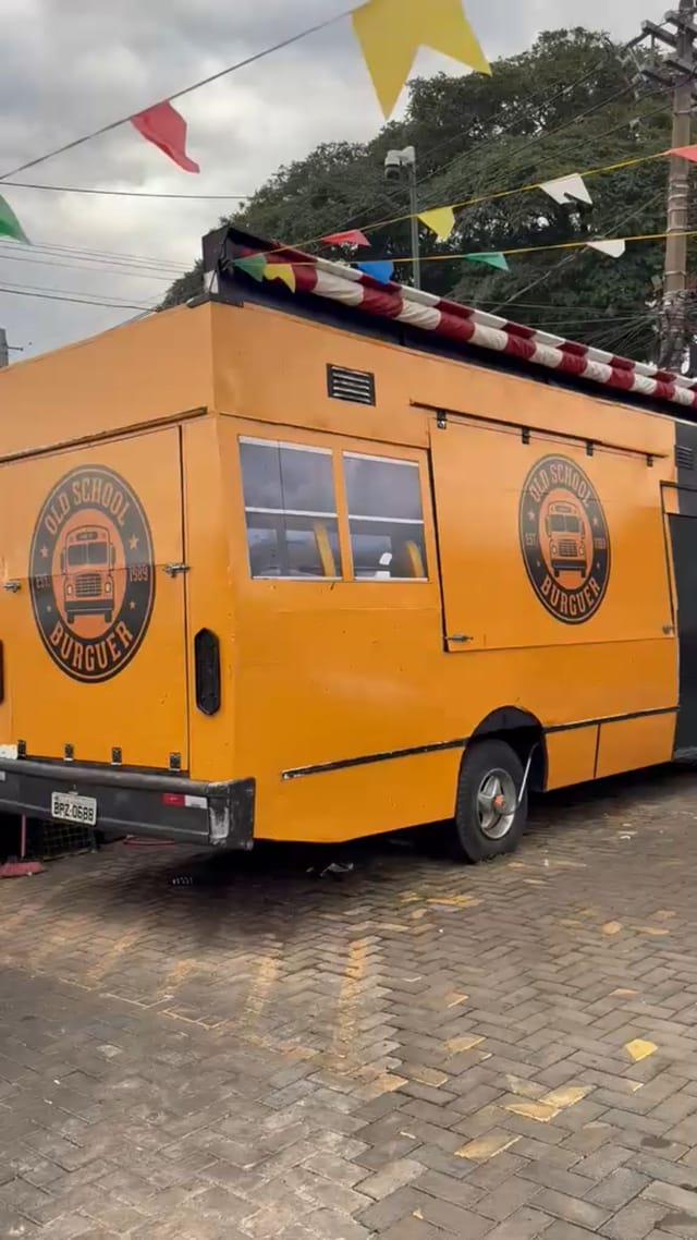 Food truck com envelopamento finalizado