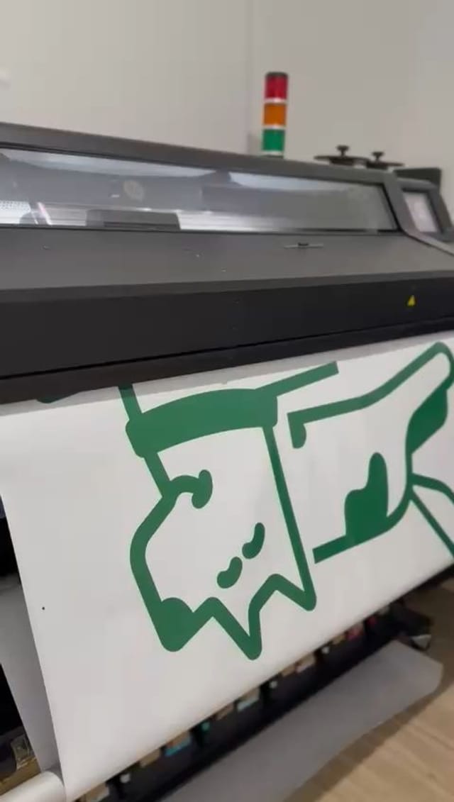 Impressão de adesivo em grande formato